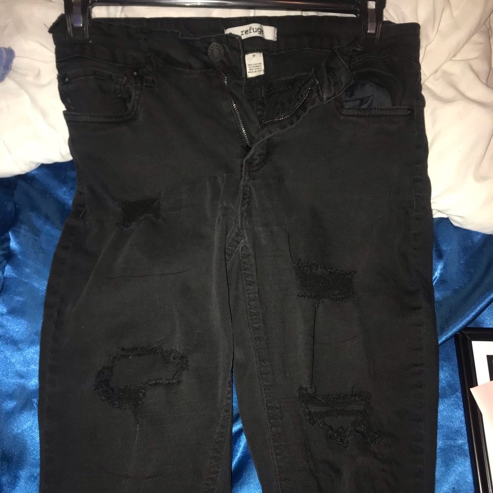 Back ripped jeans